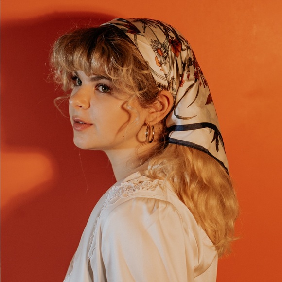 Meet your Posher, Claire - Picture 1 of 1